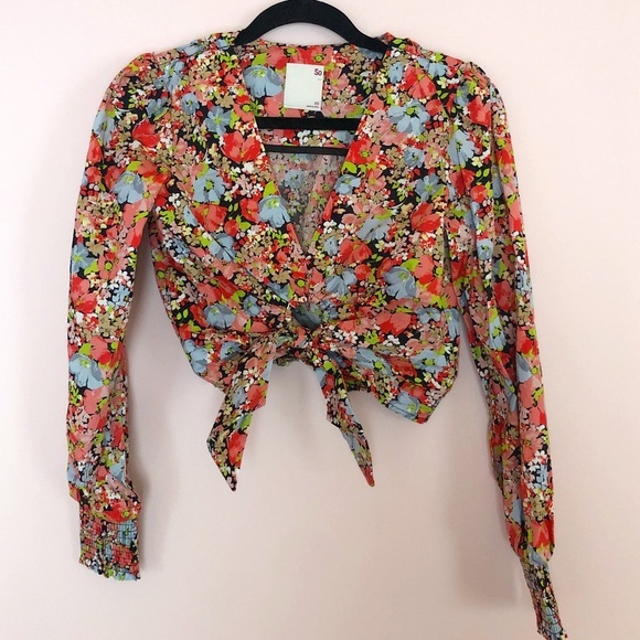 Floral Cut Out Deep V Tie Front 70's Style Long Sleeved Top w/ Rouching NWOT - Picture 1 of 6